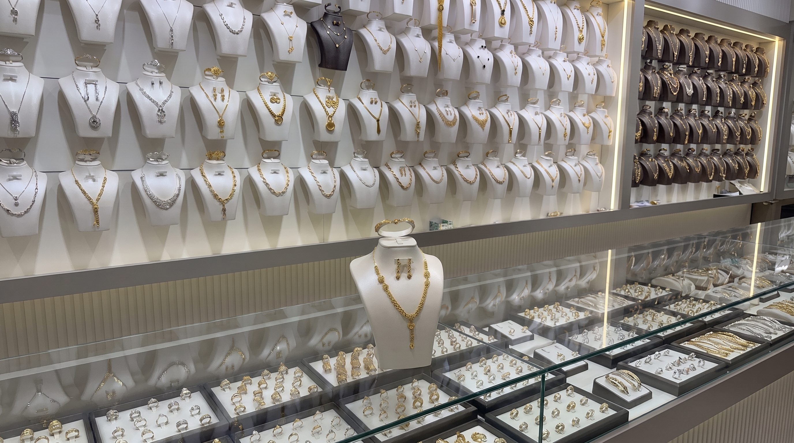 Rings & Jewelry